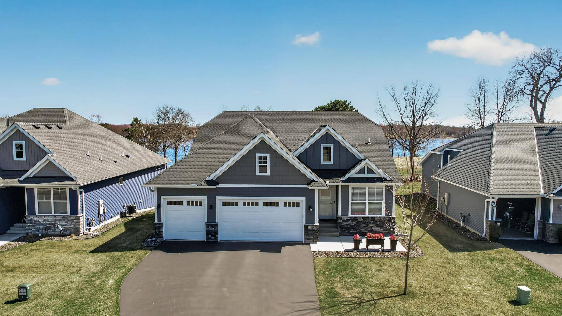 25415 Farmstead LN, Wyoming, MN 55092