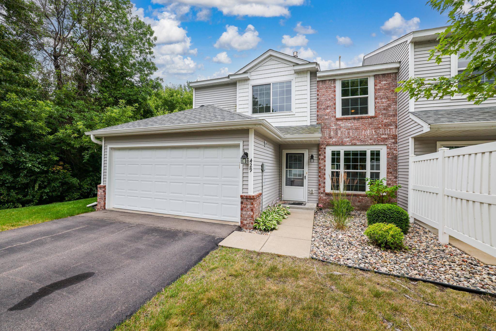 429 Wilderness DR, Chaska, MN 55318