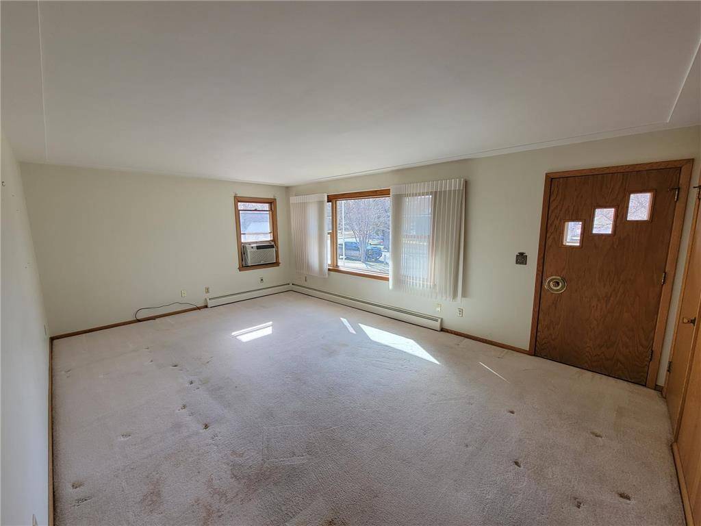 6516 Elm ST, North Branch, MN 55056