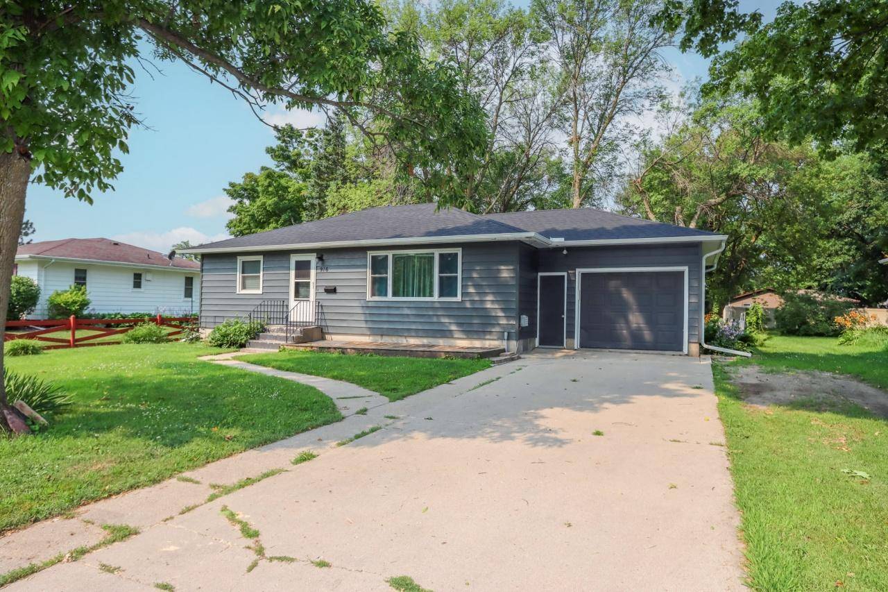 916 5th ST SW, Waseca, MN 56093