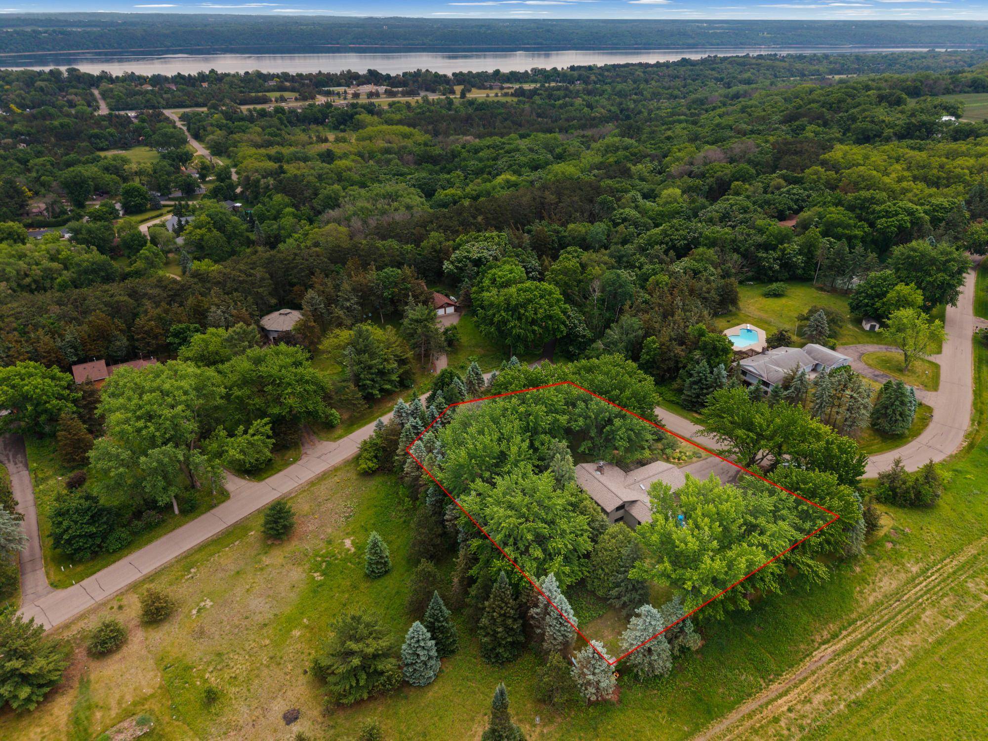 282 Croixview DR S, Afton, MN 55001