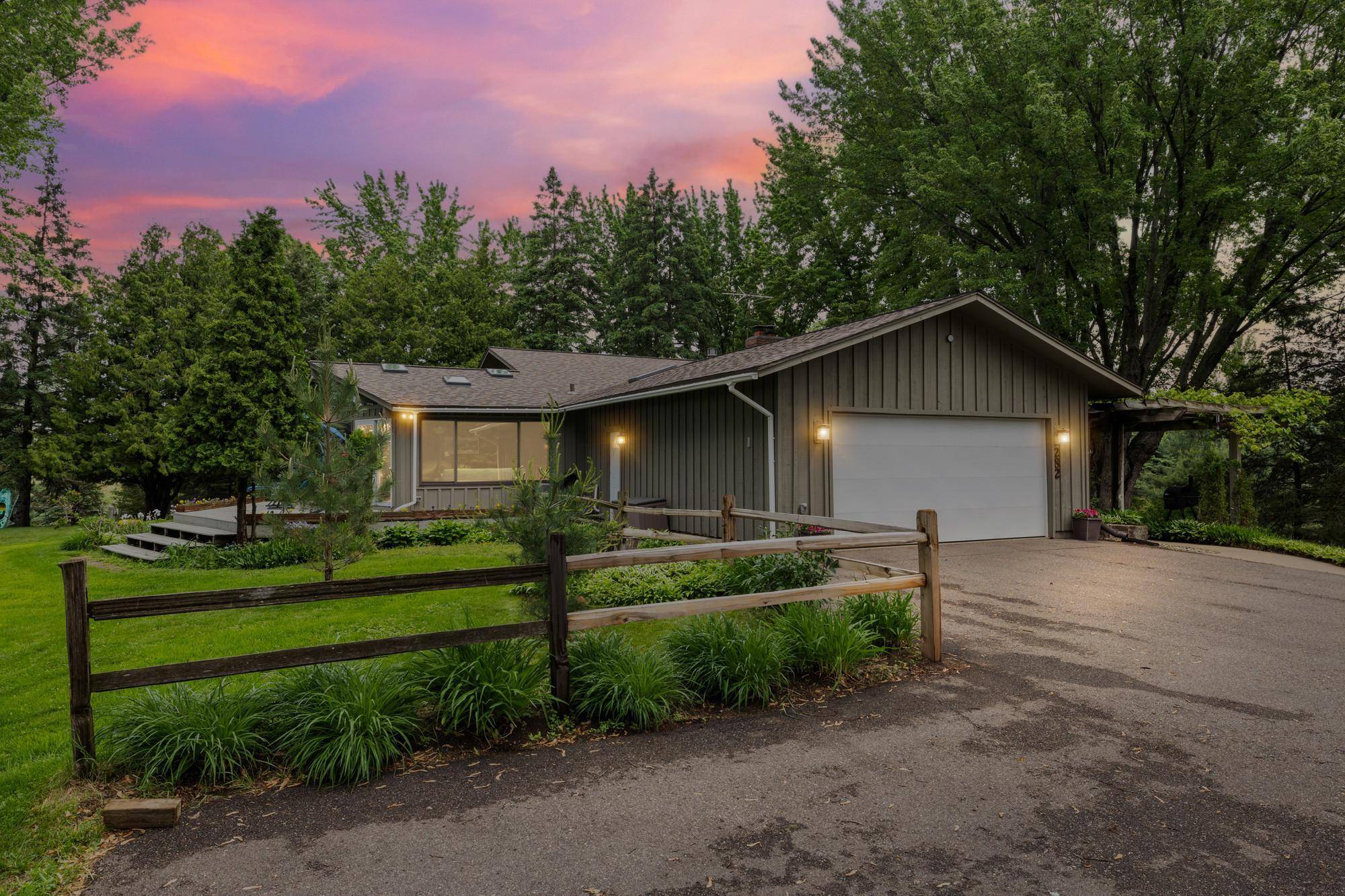 282 Croixview DR S, Afton, MN 55001