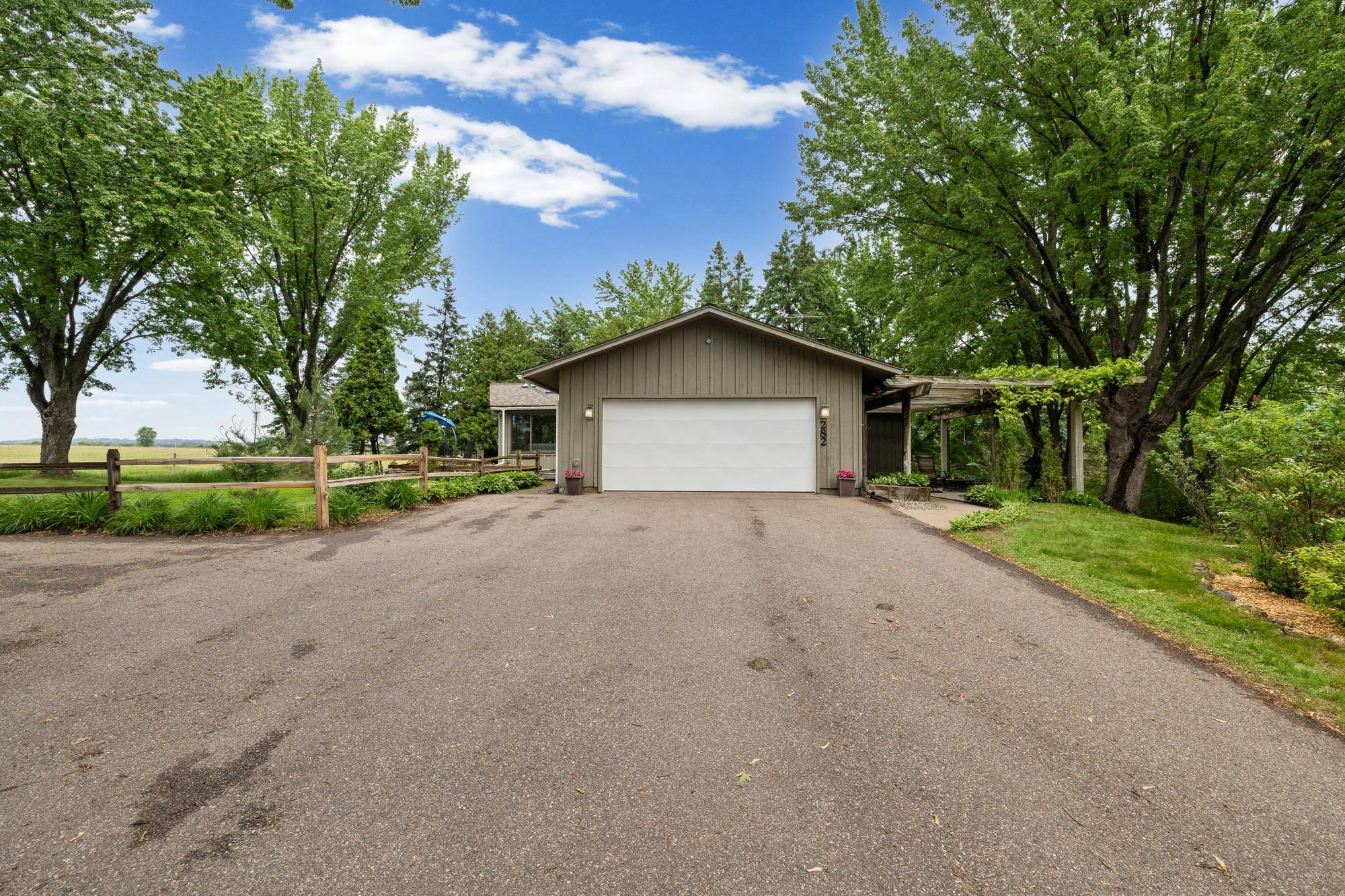 282 Croixview DR S, Afton, MN 55001
