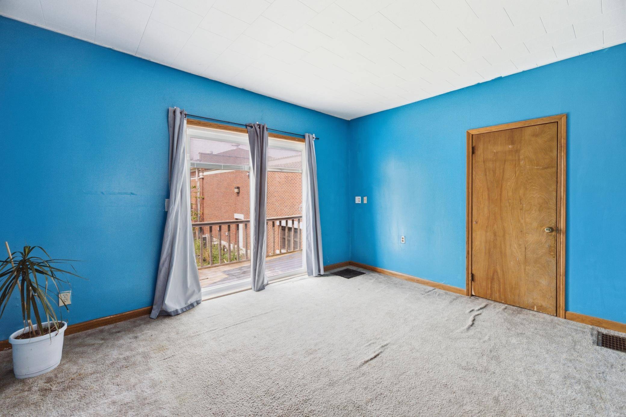 37 N Hill ST, Fountain City, WI 54629