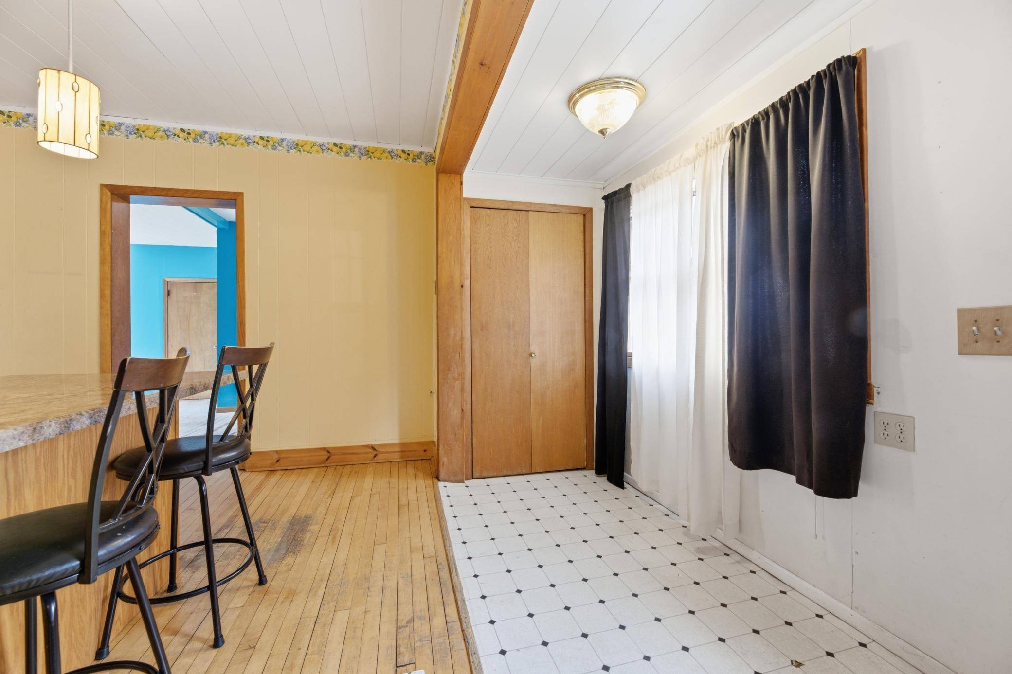 37 N Hill ST, Fountain City, WI 54629