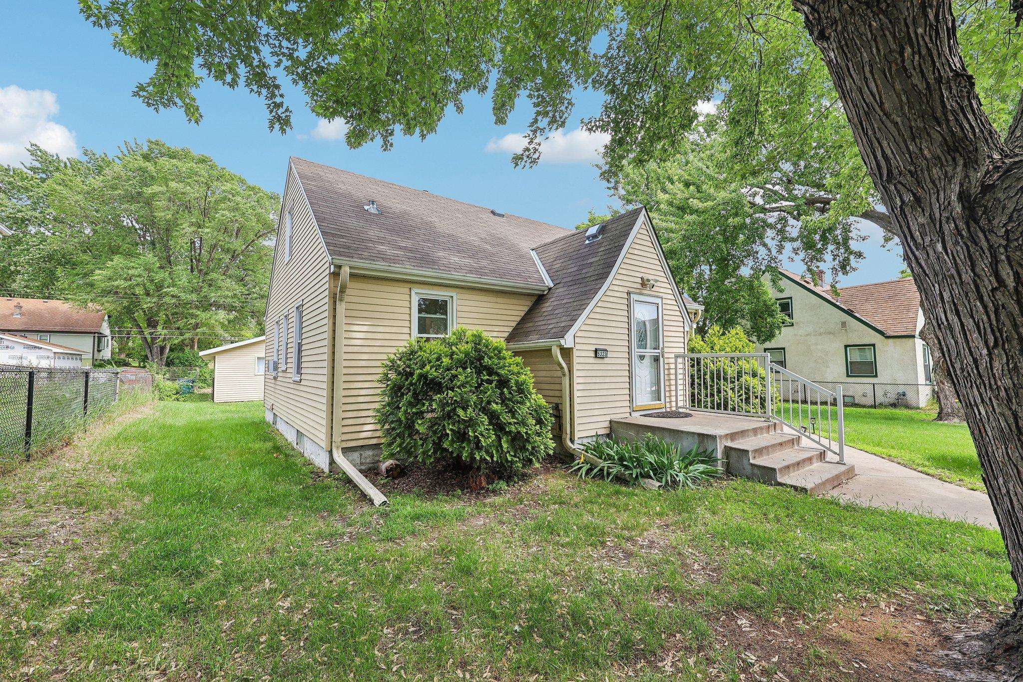 5323 4th ST NE, Fridley, MN 55421