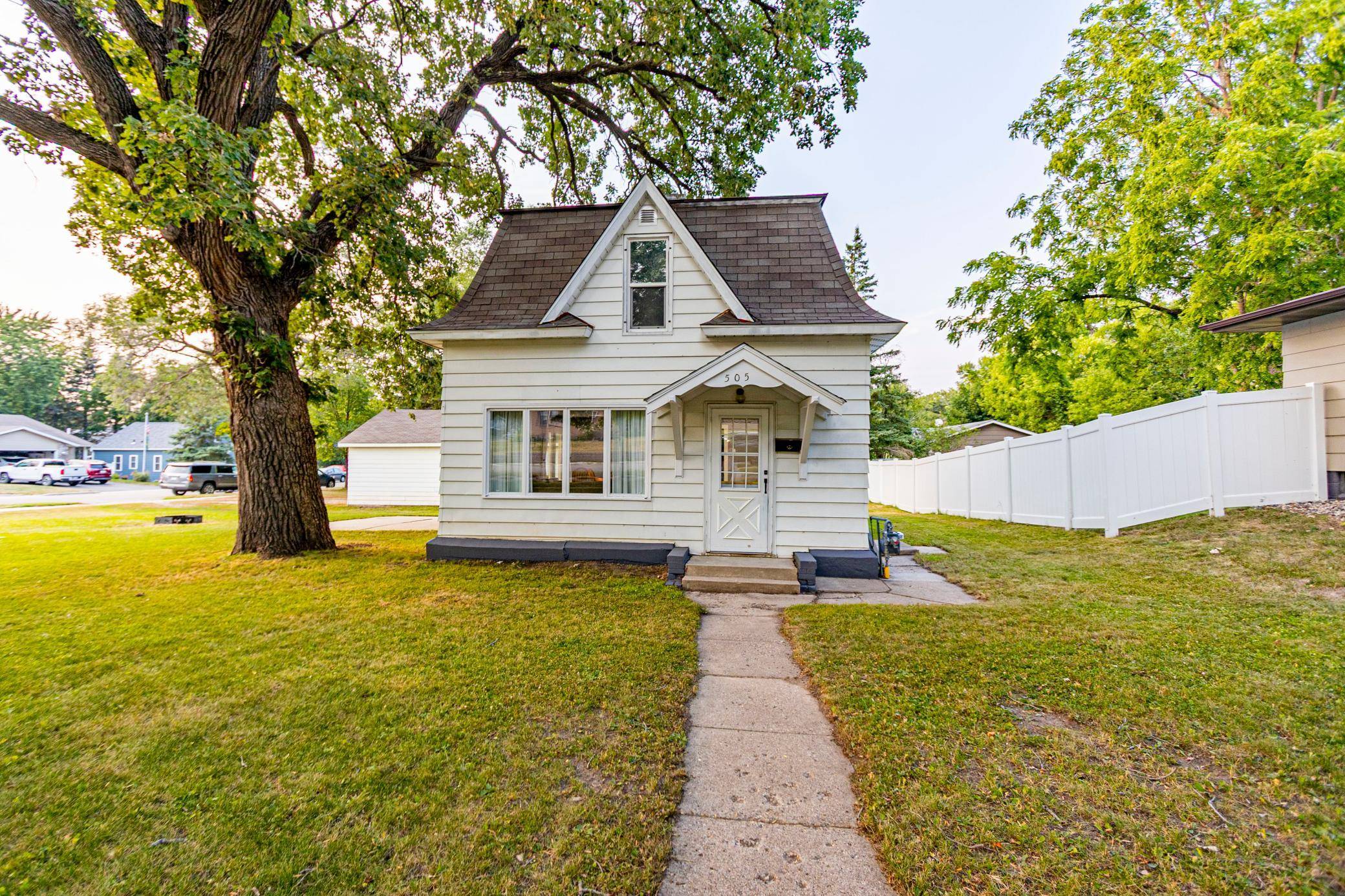 505 8th AVE E, Alexandria, MN 56308