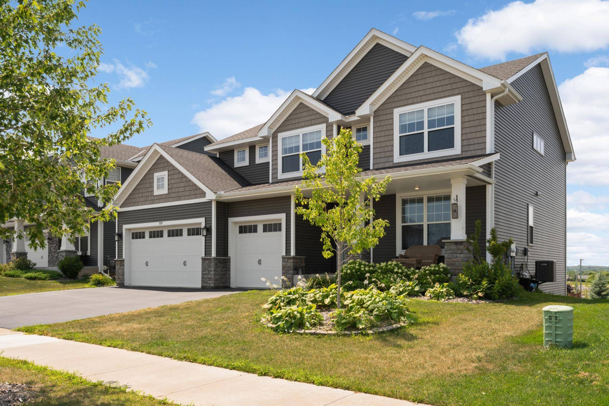 870 Spancil Hill DR, Woodbury, MN 55129