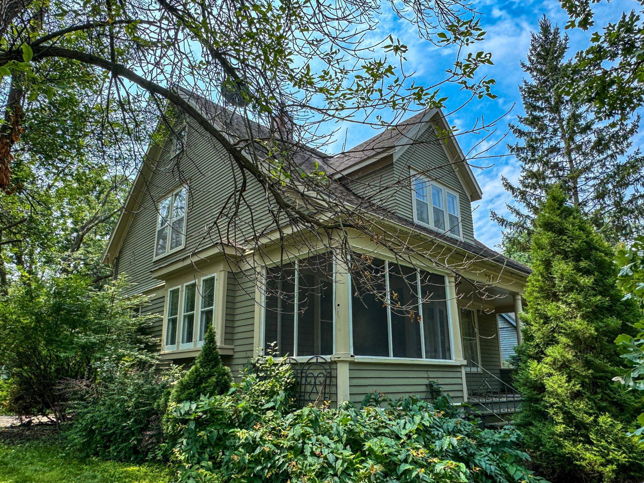 327 E Pearl ST, Owatonna, MN 55060