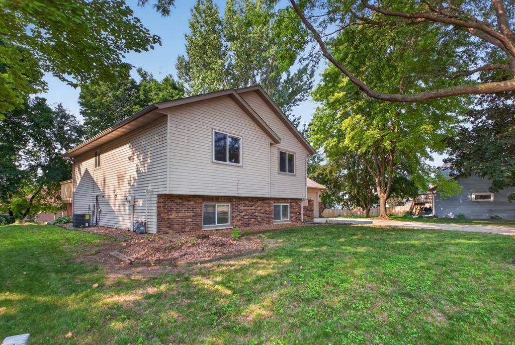 2818 26th ST NW, Rochester, MN 55901
