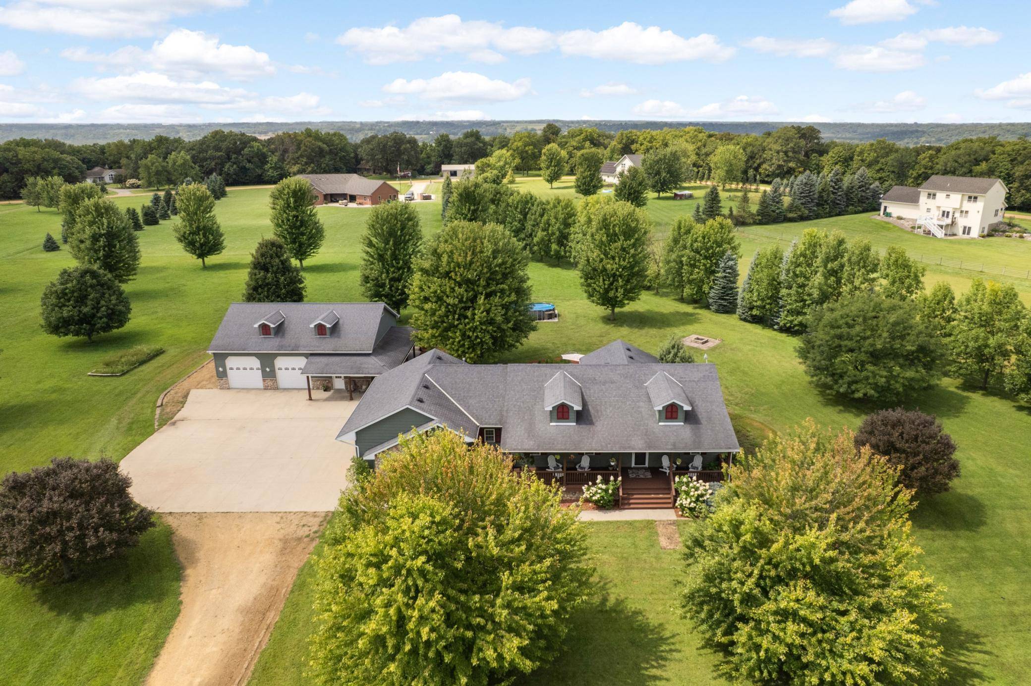 423 Doppy LN, Le Sueur, MN 56058