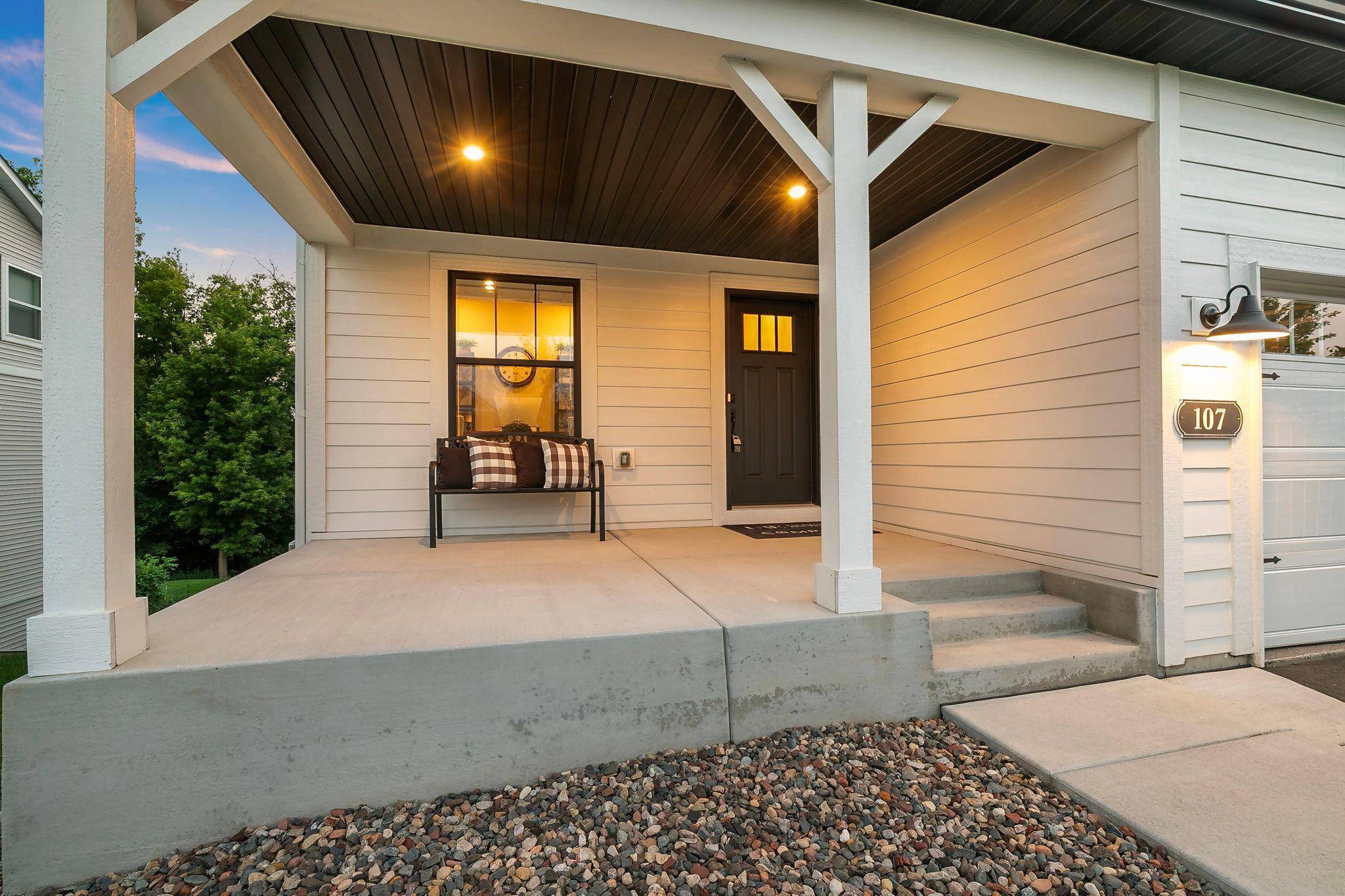 107 Maple TER, Waconia, MN 55387
