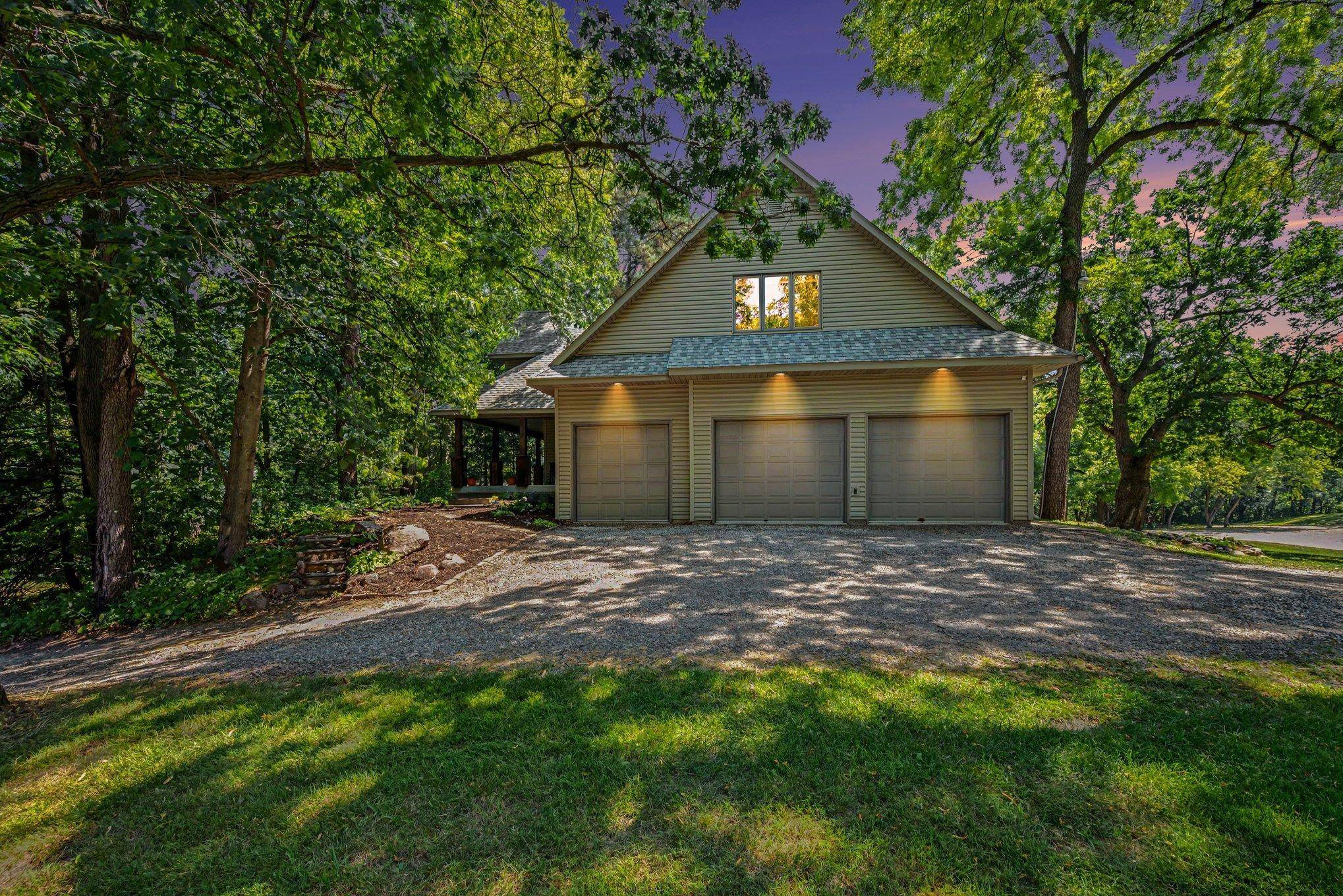 2430 Larpenteur AVE E, Maplewood, MN 55109