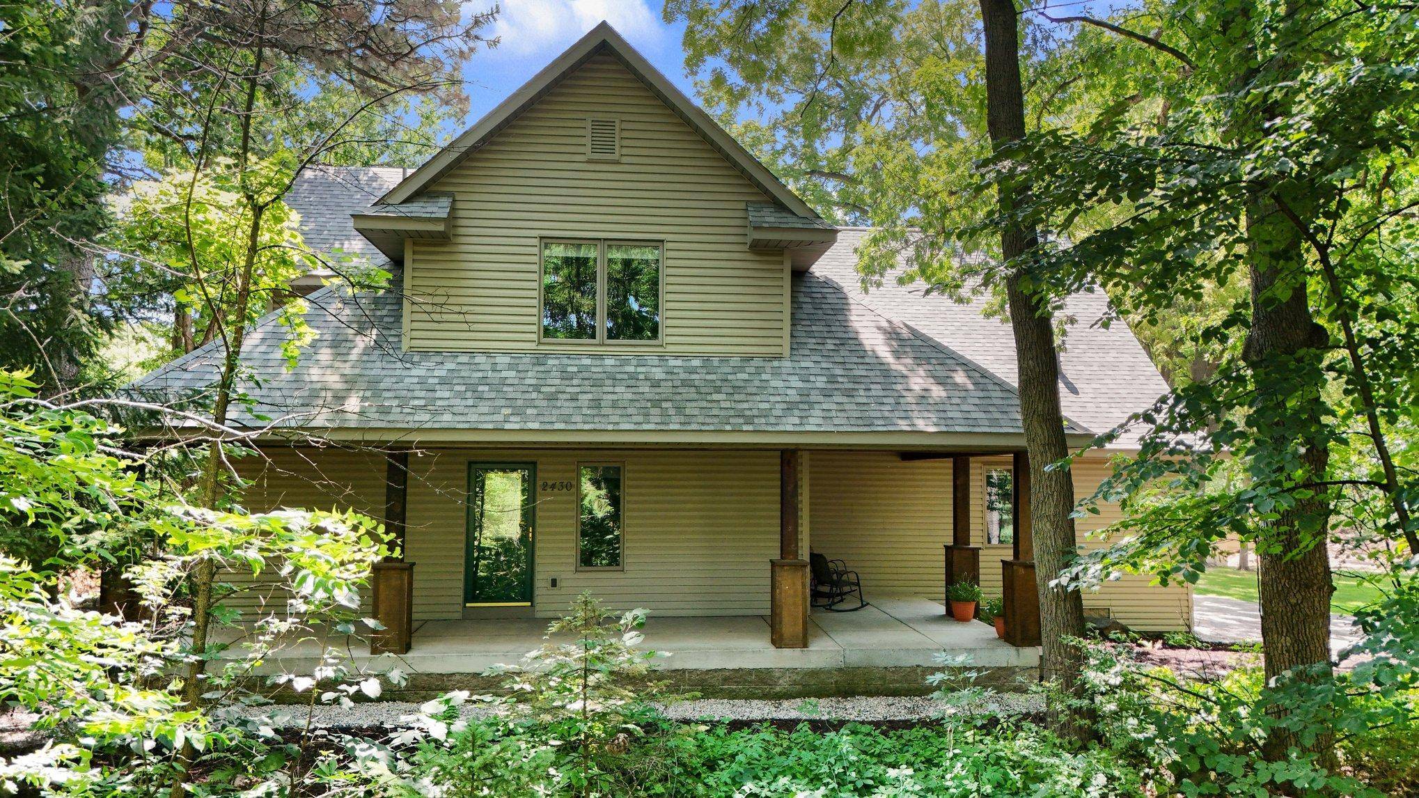 2430 Larpenteur AVE E, Maplewood, MN 55109