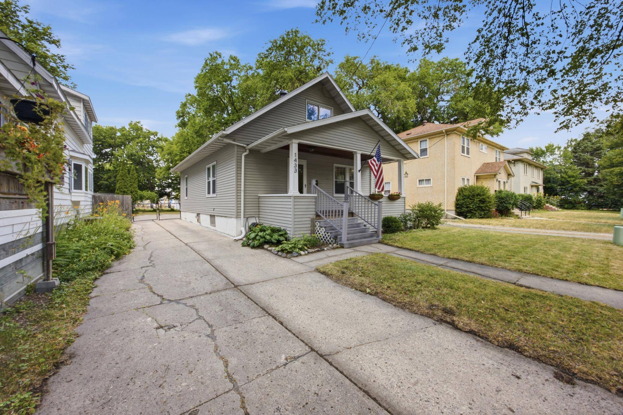 1433 2nd AVE S, Fargo, ND 58103