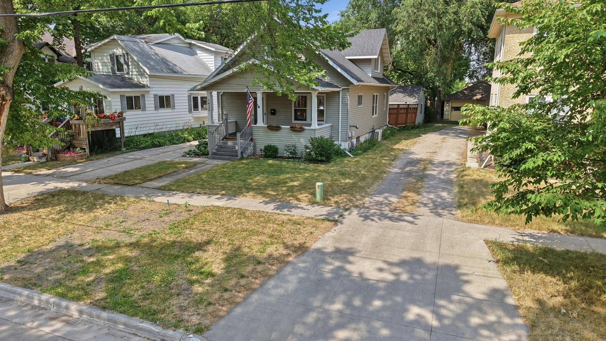1433 2nd AVE S, Fargo, ND 58103