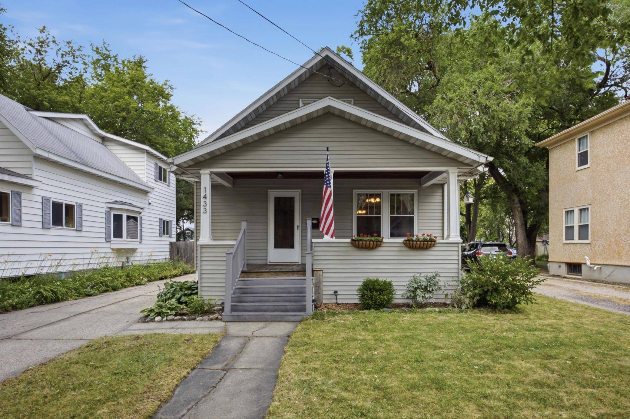 1433 2nd AVE S, Fargo, ND 58103