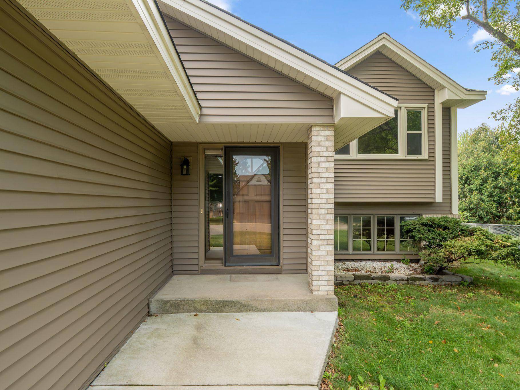14806 Hallmark DR, Apple Valley, MN 55124