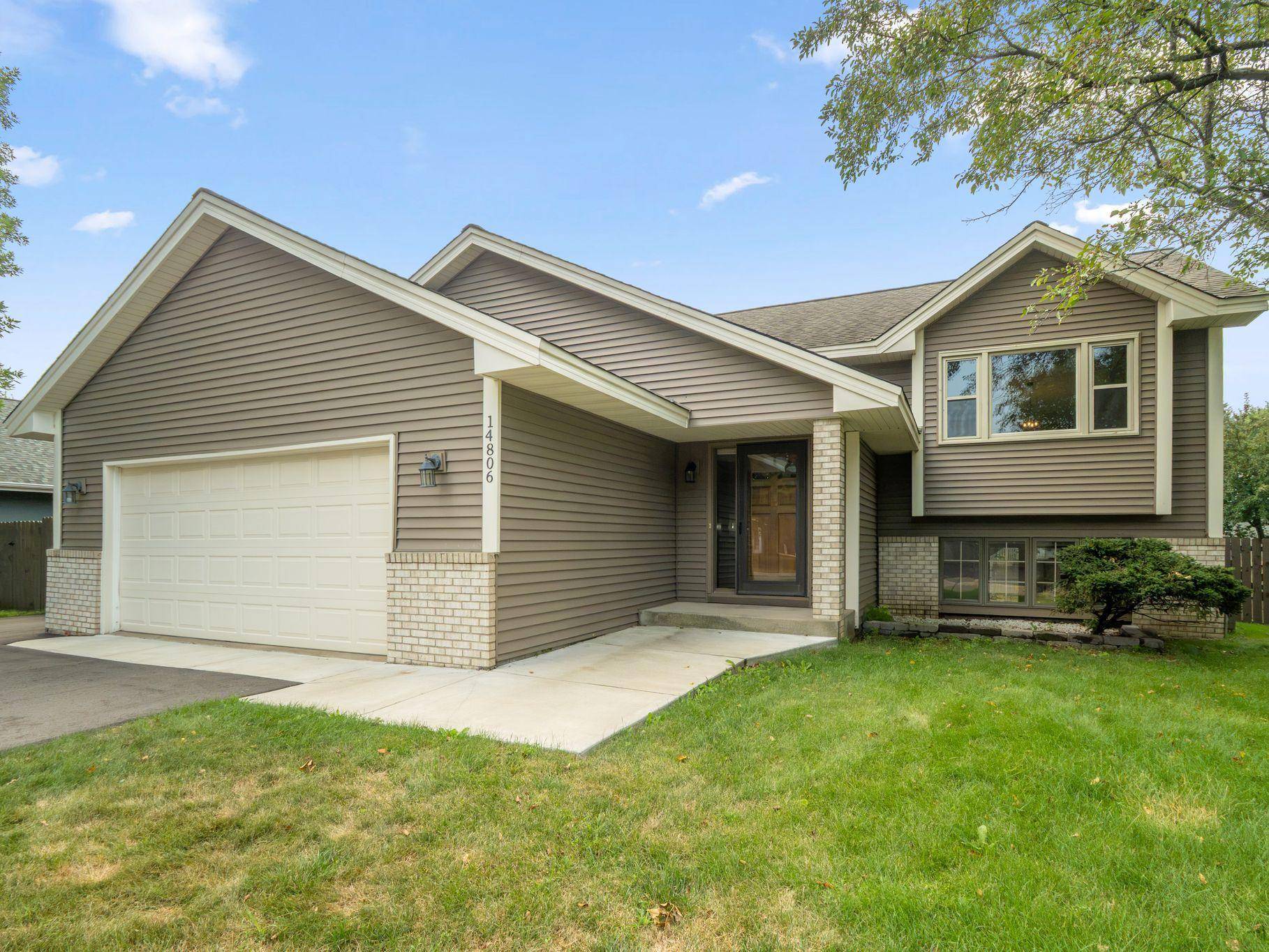 14806 Hallmark DR, Apple Valley, MN 55124