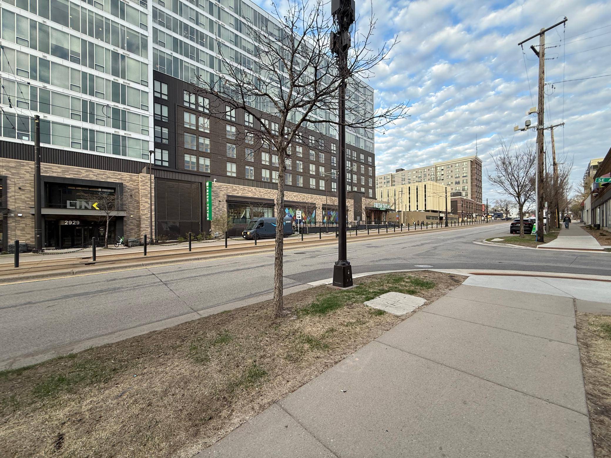 2900 University Ave SouthEast #402, Minneapolis, MN 55414