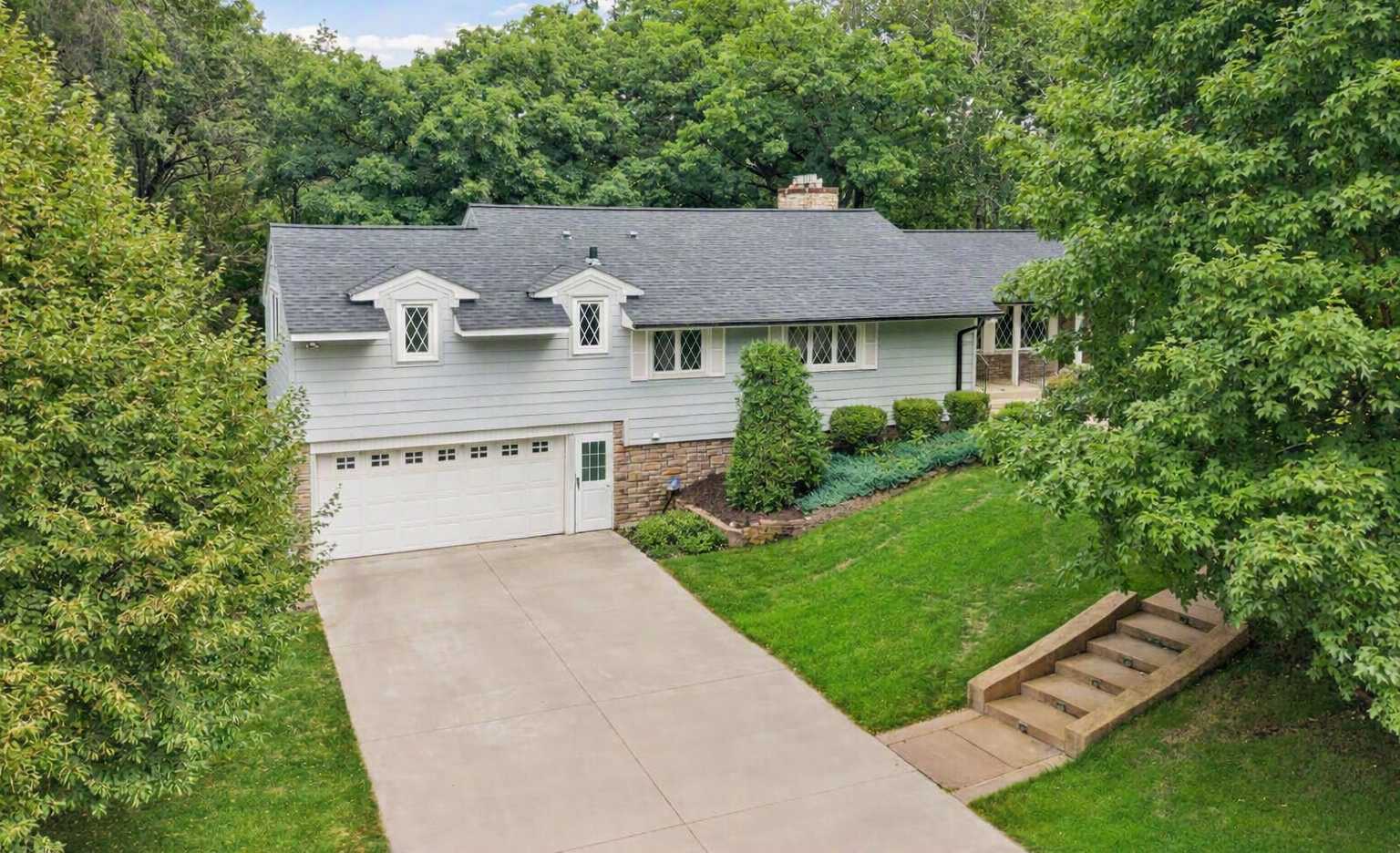 129 Teresa DR, West Saint Paul, MN 55118