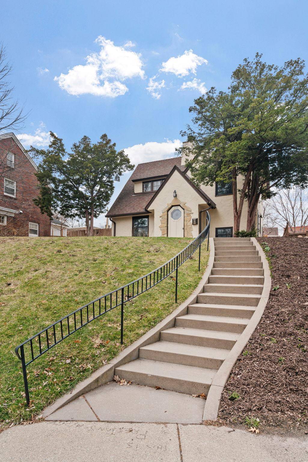2790 Dean Pkwy, Minneapolis, MN 55416