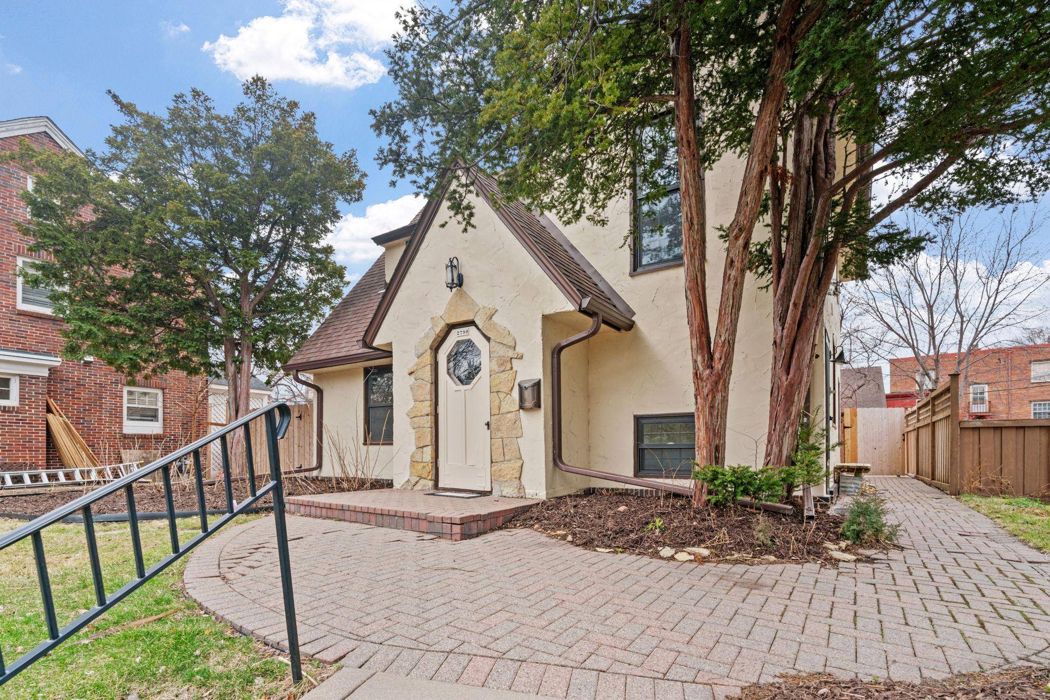 2790 Dean Pkwy, Minneapolis, MN 55416