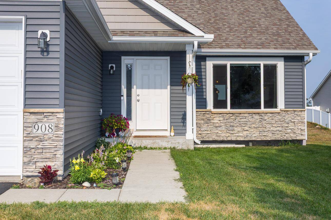908 Ashford RD, Belle Plaine, MN 56011