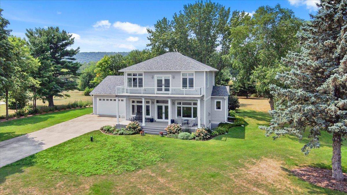 32297 Lakeview DR, Lake City, MN 55041