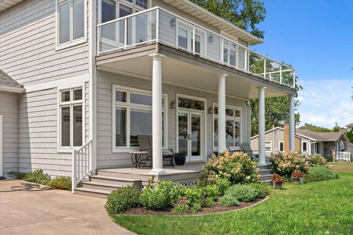 32297 Lakeview DR, Lake City, MN 55041