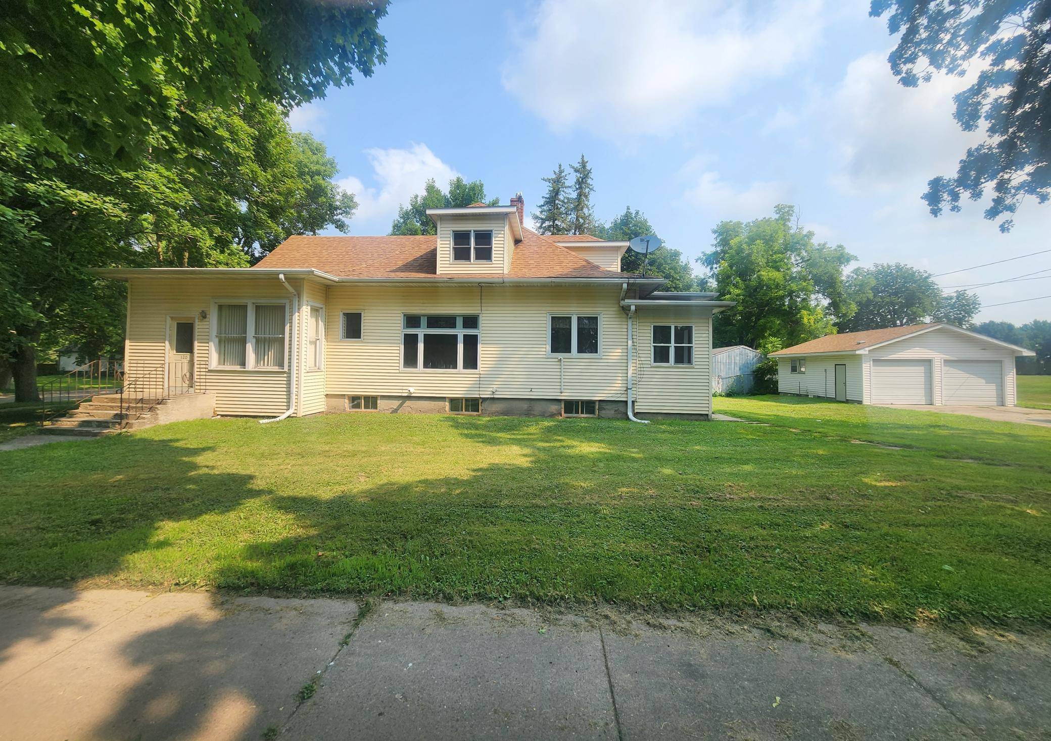 120 Park AVE W, Renville, MN 56284