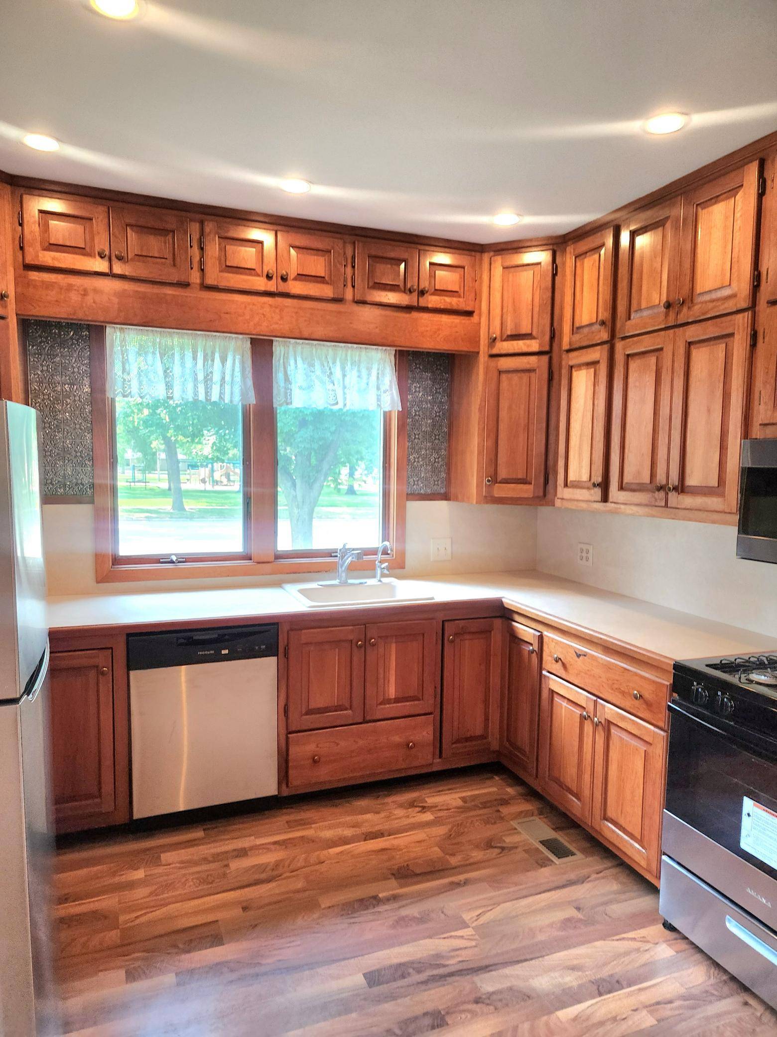 120 Park AVE W, Renville, MN 56284