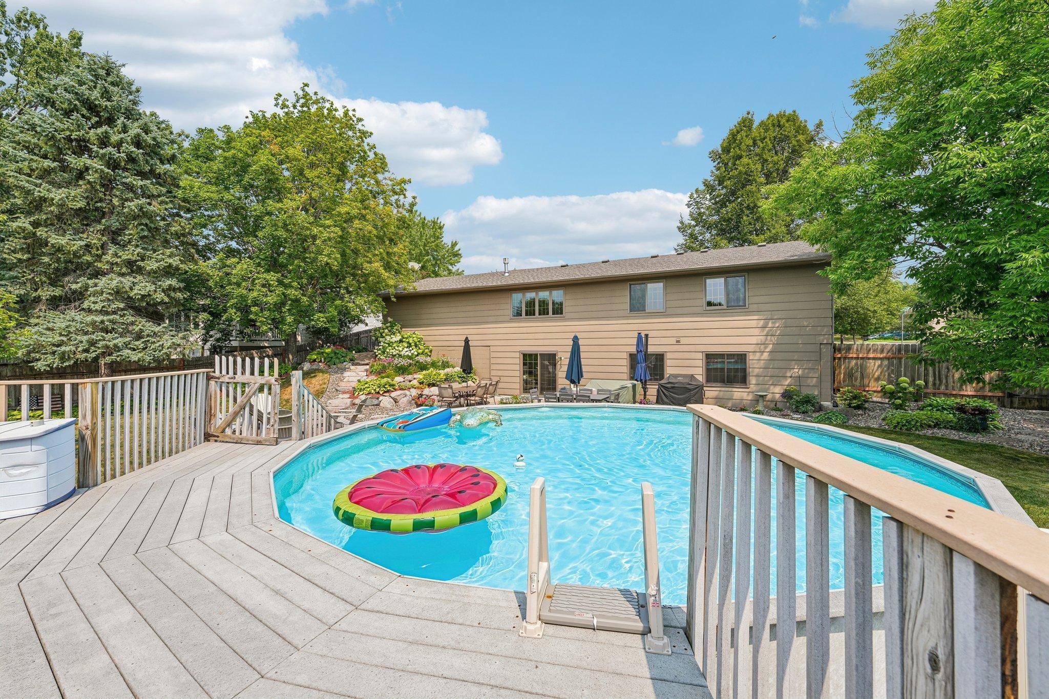 2318 Friendship LN, Burnsville, MN 55337