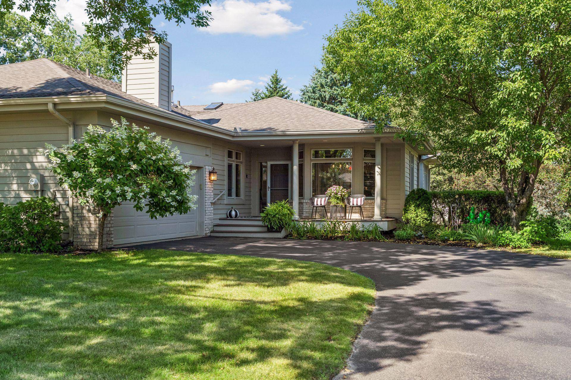 8950 Hilloway RD, Eden Prairie, MN 55347