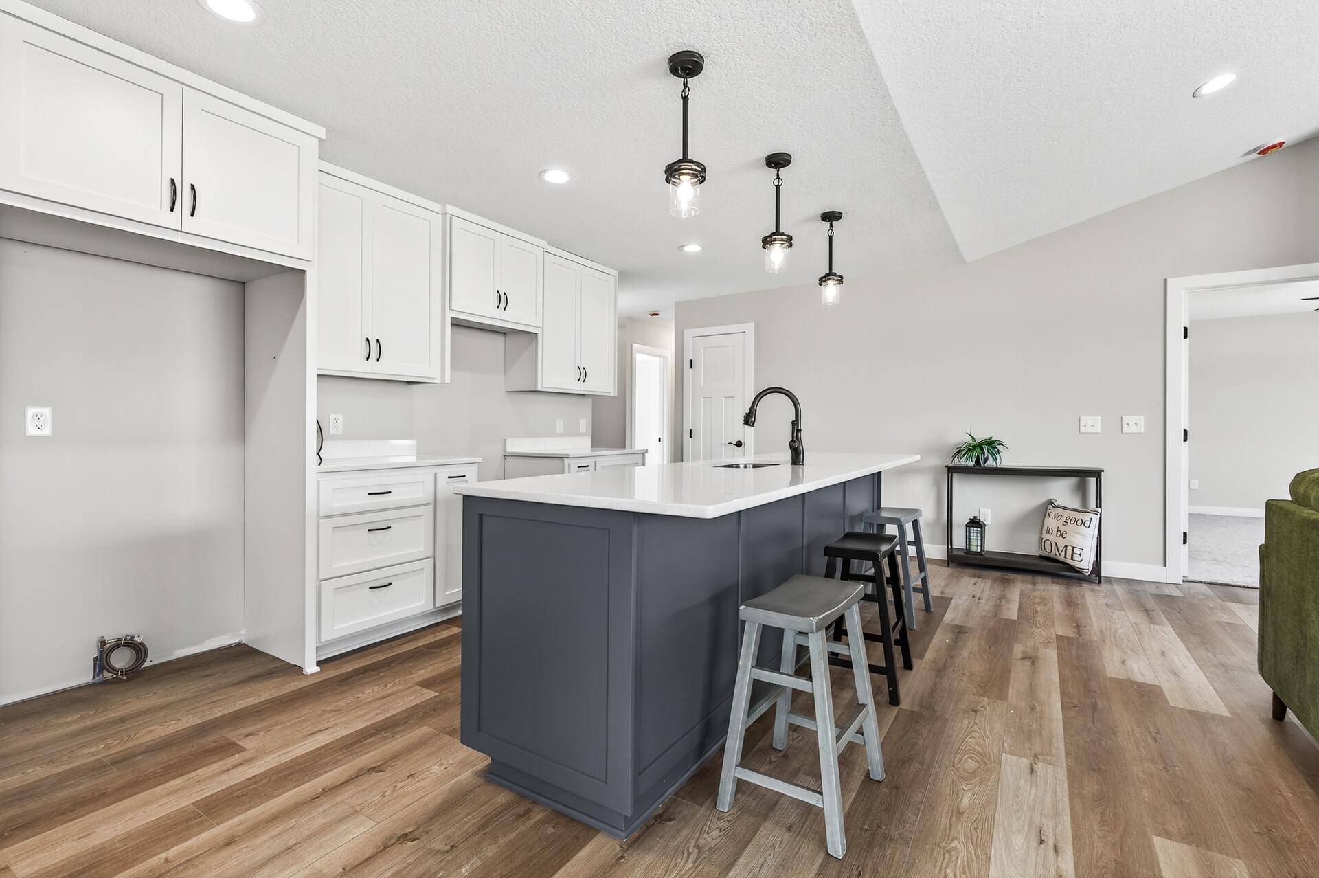 7222 Hawthorne CT, North Branch, MN 55056