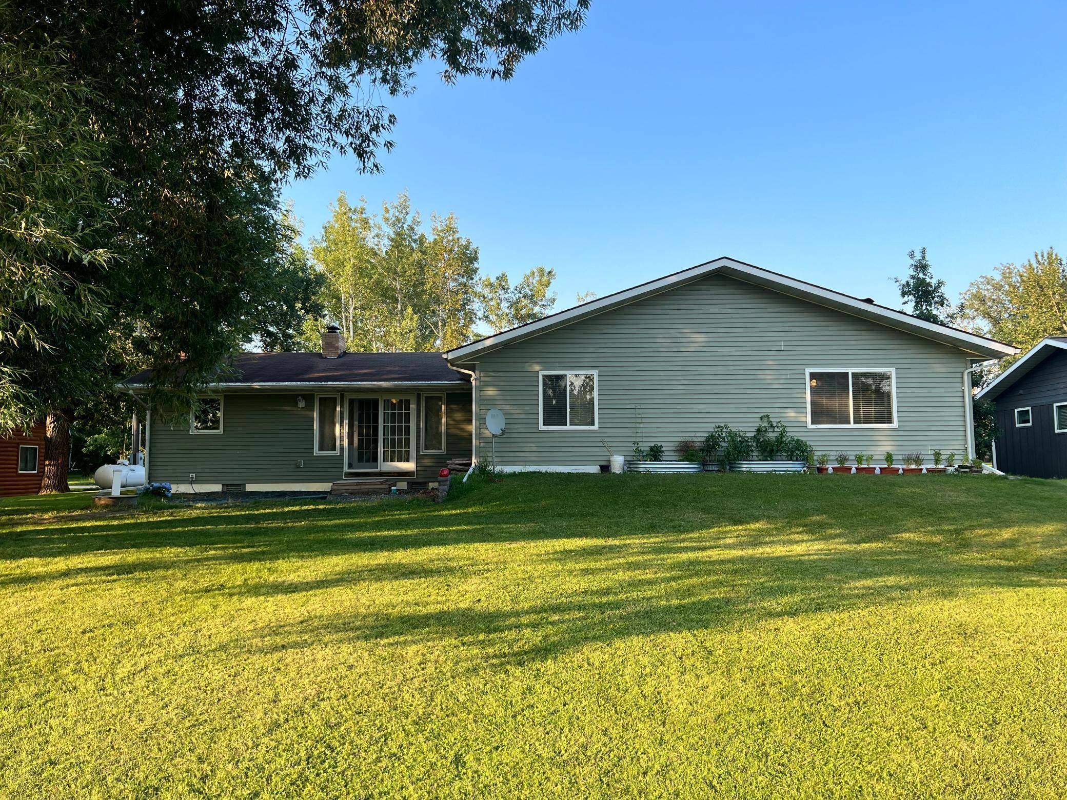 2689 and 2688 Oak LOOP NW, Baudette, MN 56623