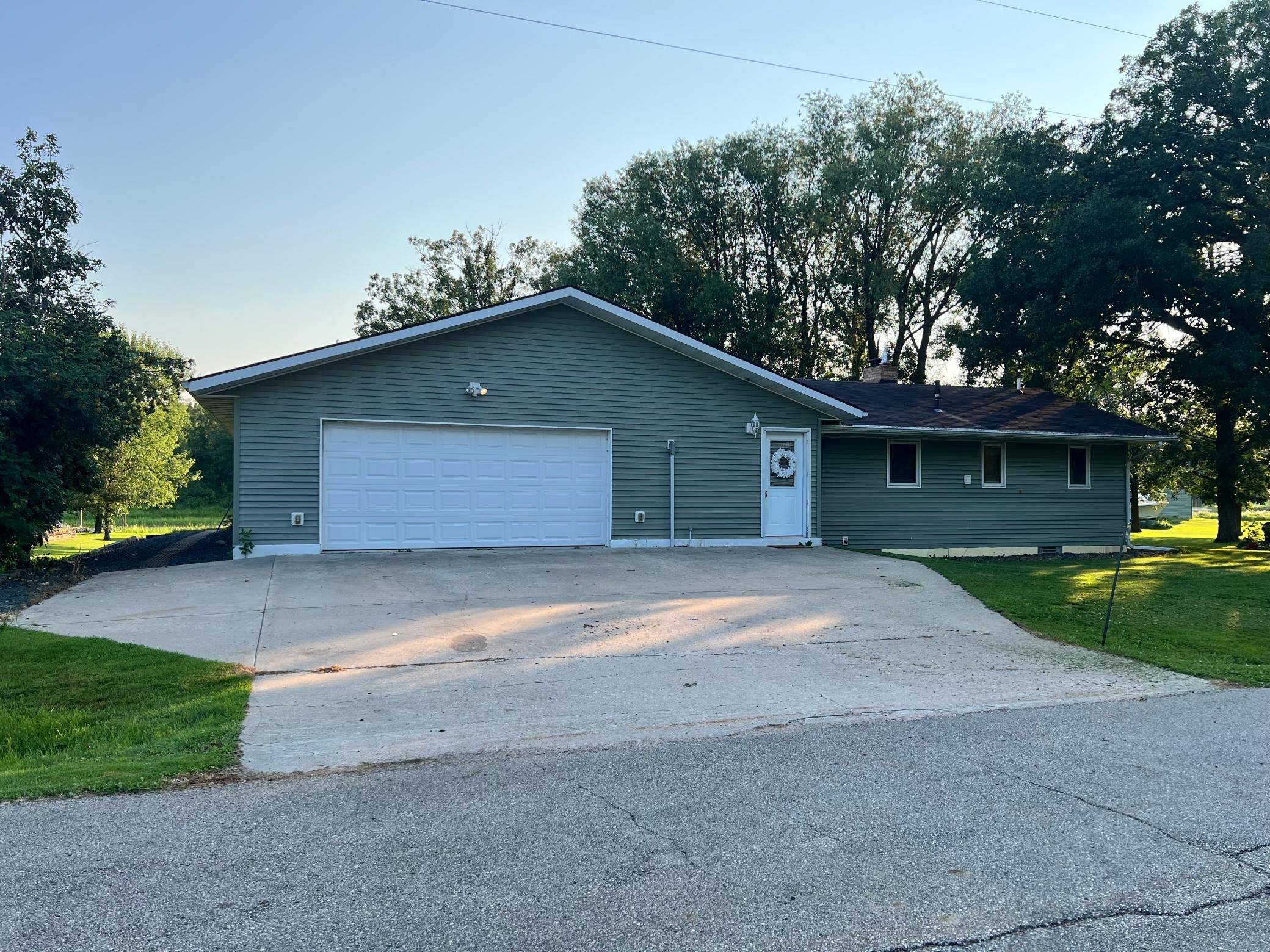 2689 and 2688 Oak LOOP NW, Baudette, MN 56623