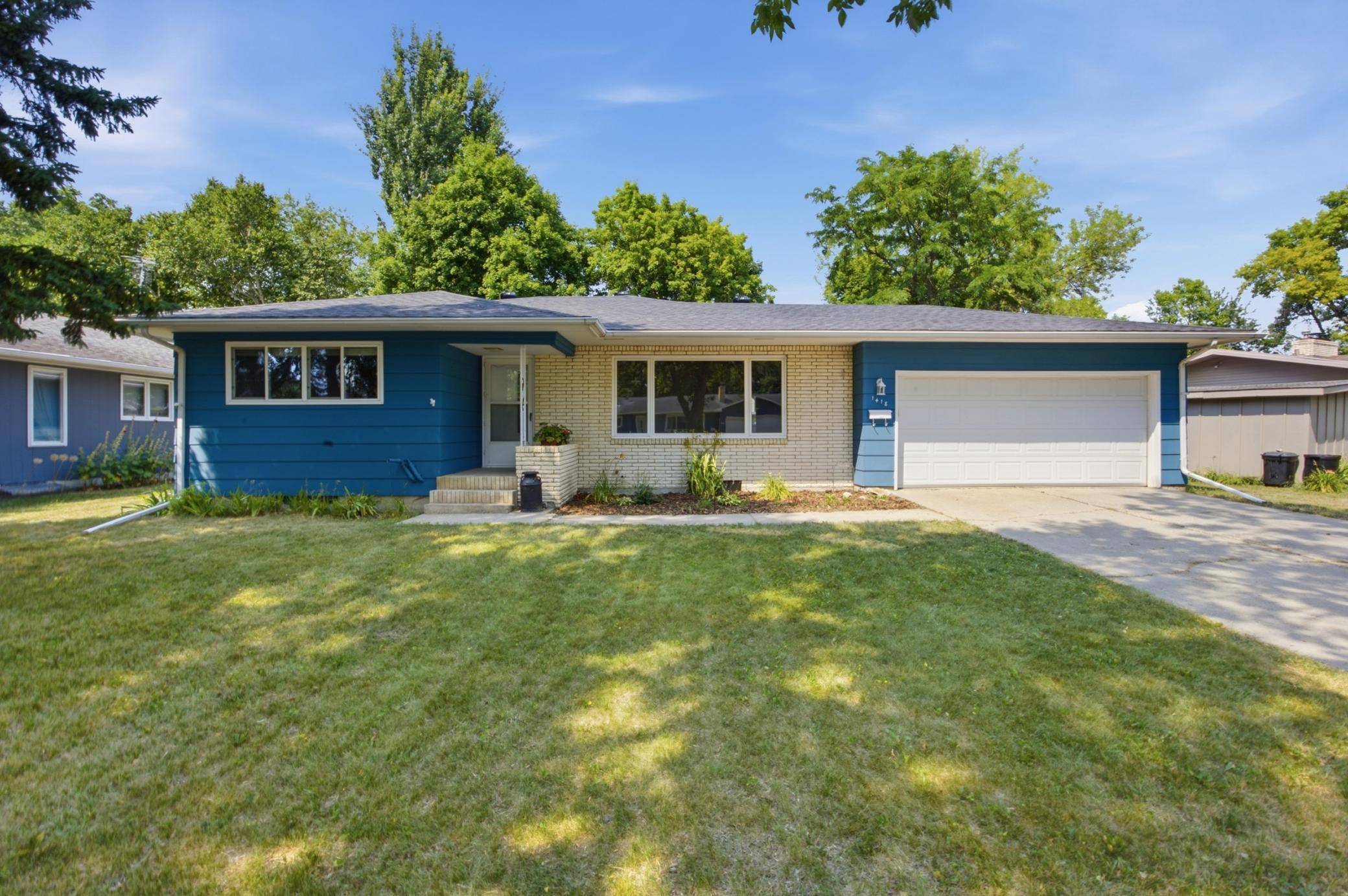 1418 22nd AVE S, Moorhead, MN 56560