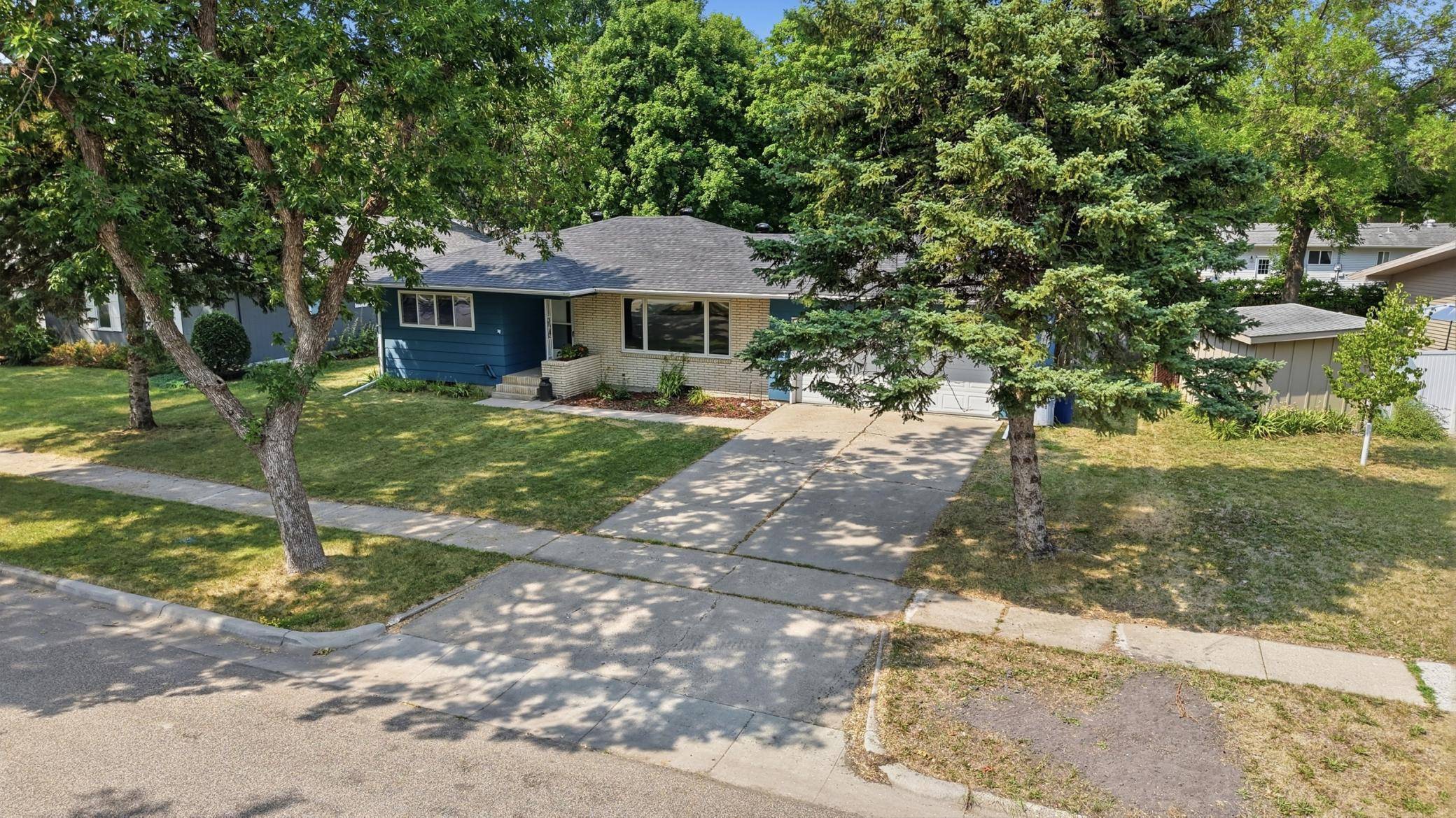 1418 22nd AVE S, Moorhead, MN 56560