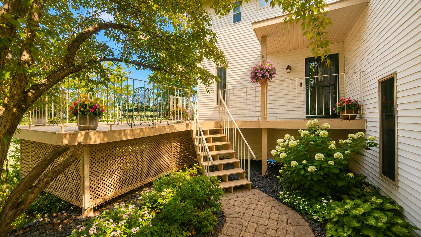 2820 W 15th ST, Duluth, MN 55806