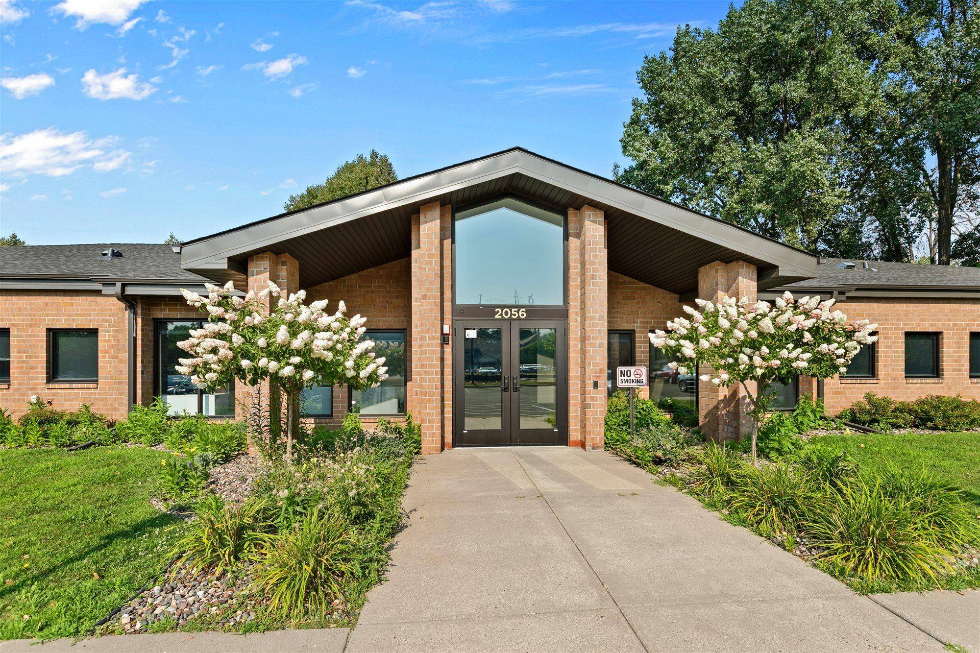 2056 Woodlane DR, Woodbury, MN 55125