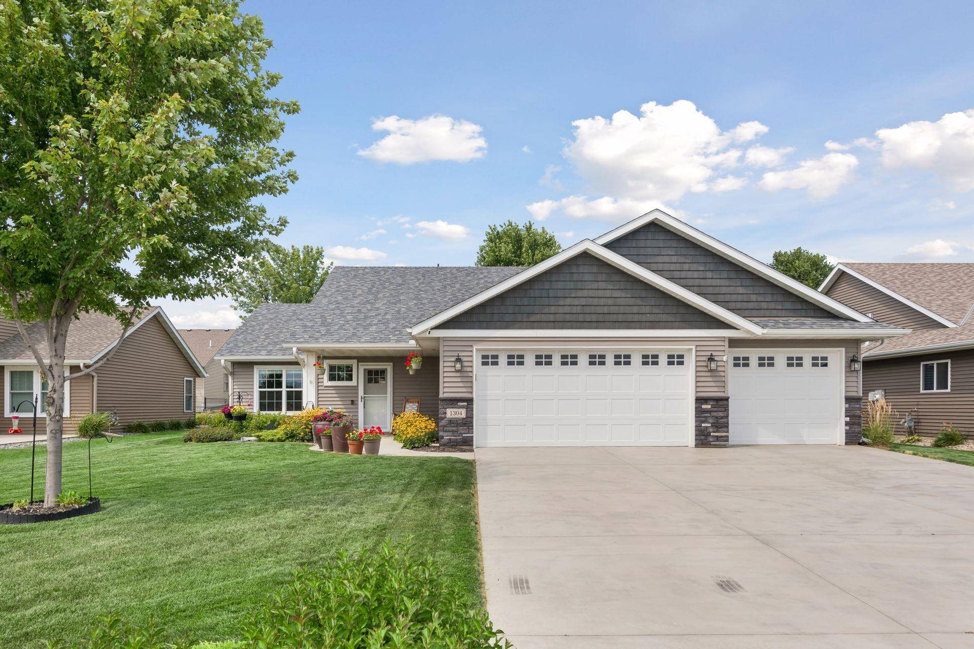 1304 Linwood RD, Belle Plaine, MN 56011