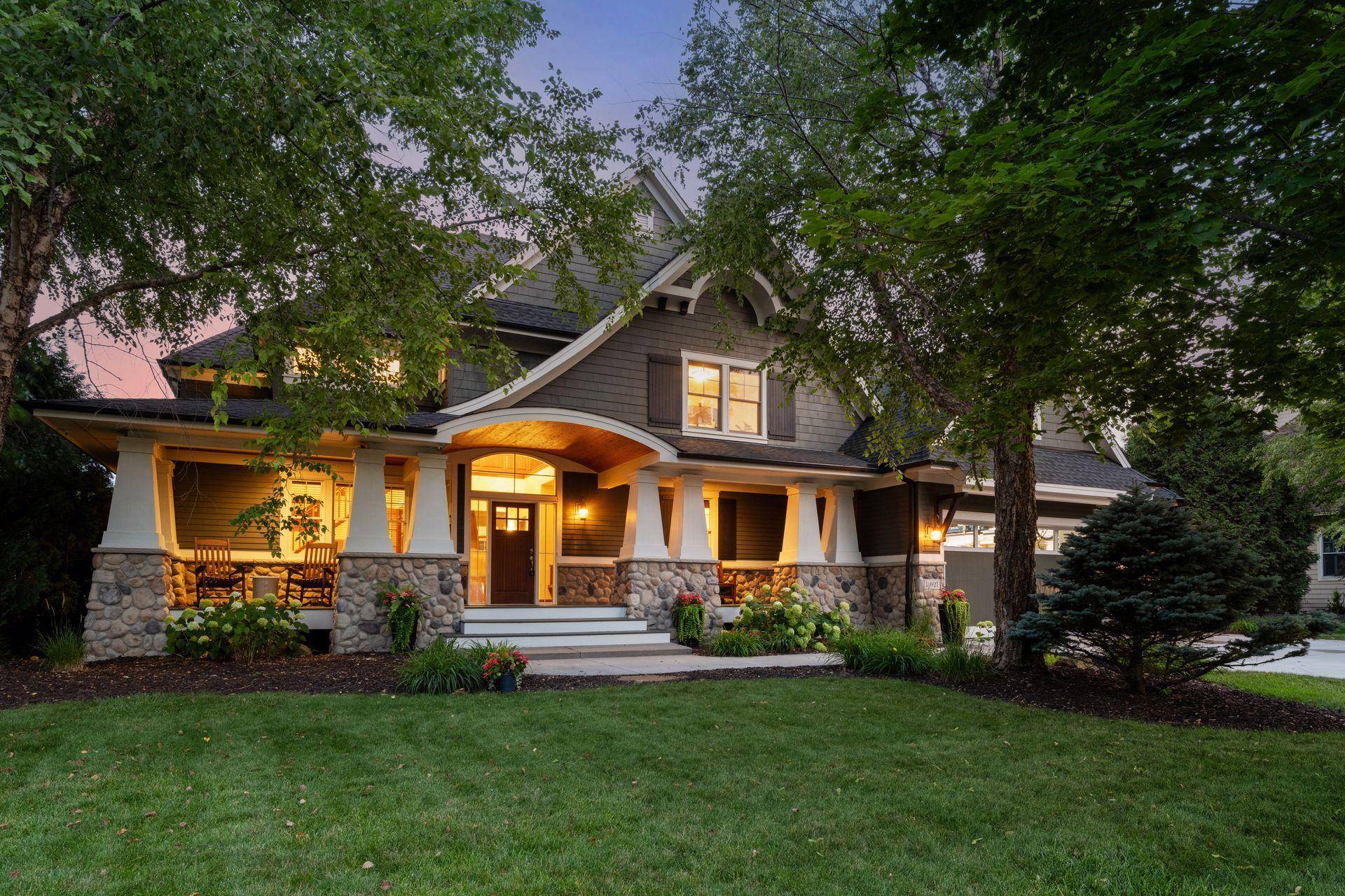 10921 Bentwater LN, Woodbury, MN 55129