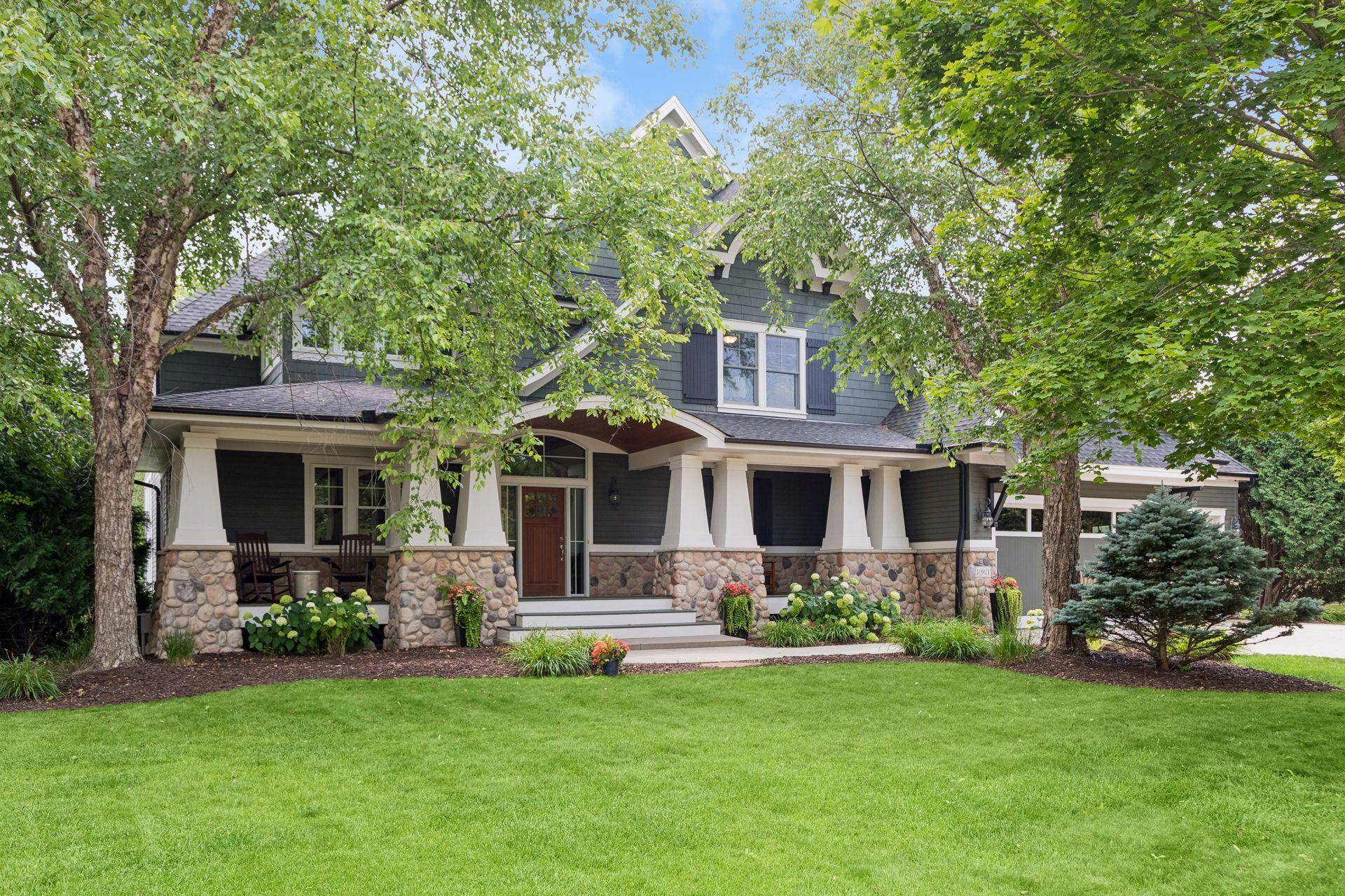 10921 Bentwater LN, Woodbury, MN 55129