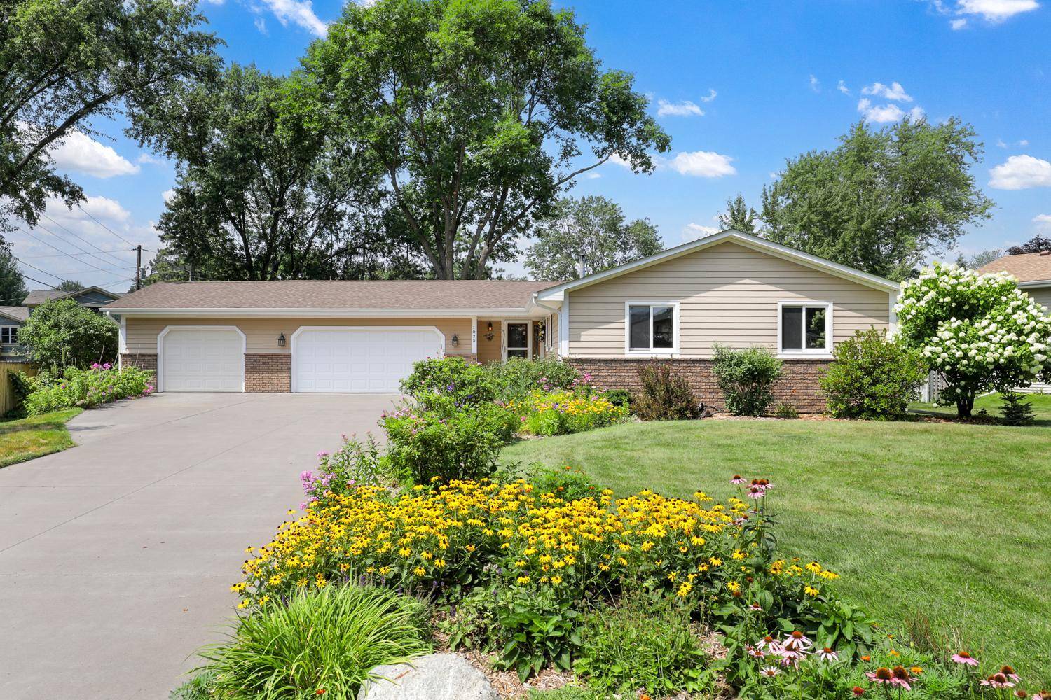 1025 129th AVE NE, Blaine, MN 55434