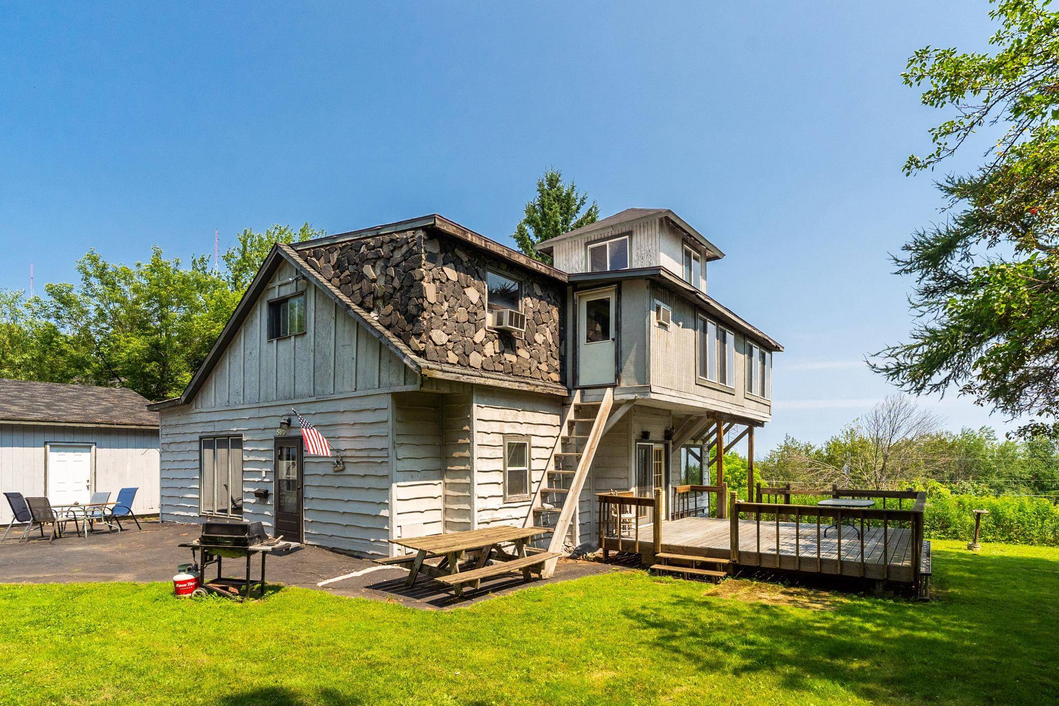 805 W 10th ST, Duluth, MN 55806