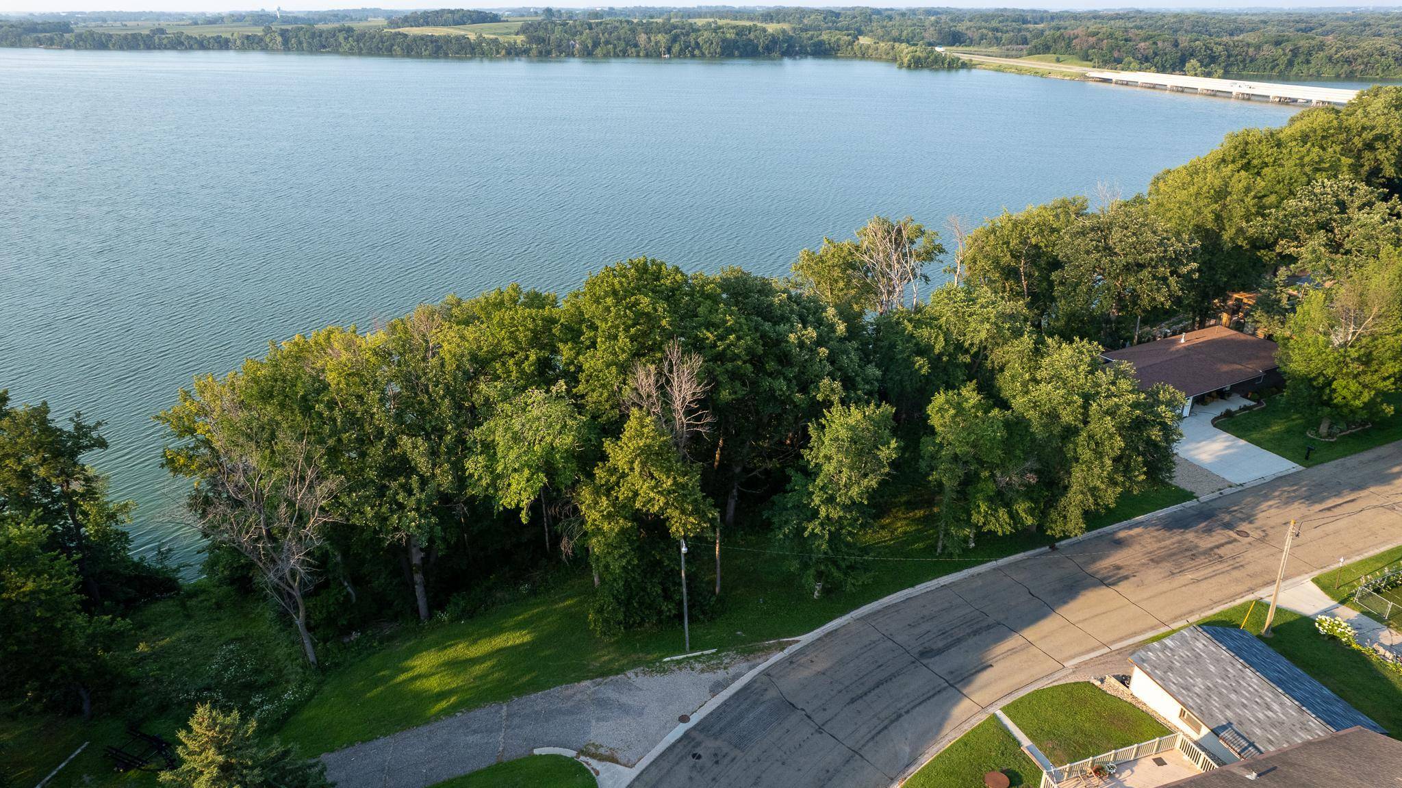1701 Oakwood TER, Albert Lea, MN 56007