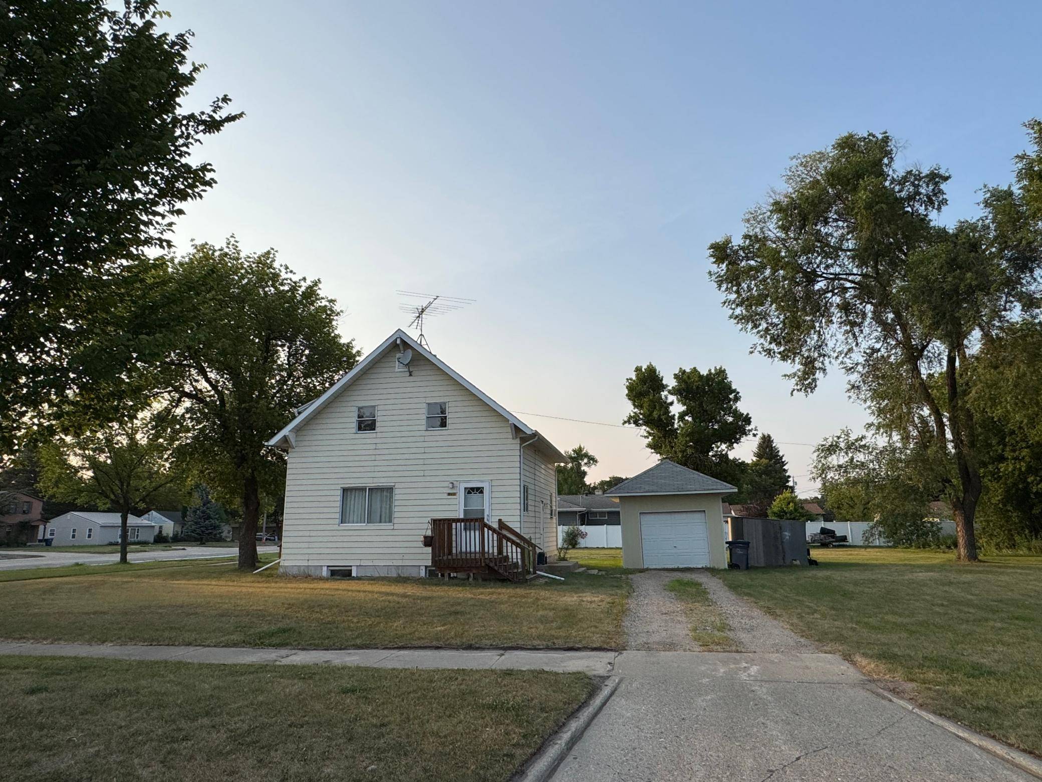 1706 N 4th AVE, Moorhead, MN 56560