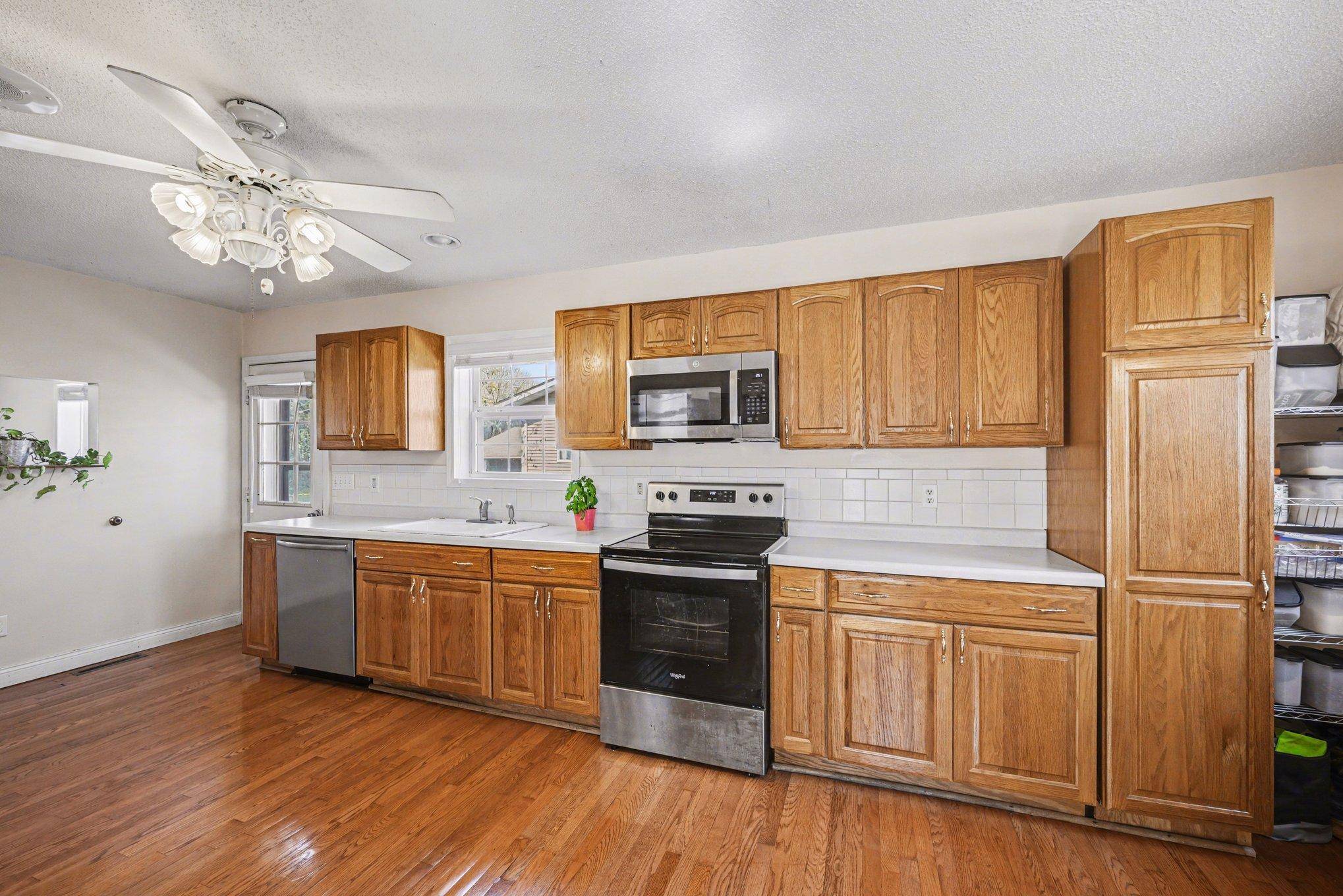 417 Countryside DR SE, Montgomery, MN 56069