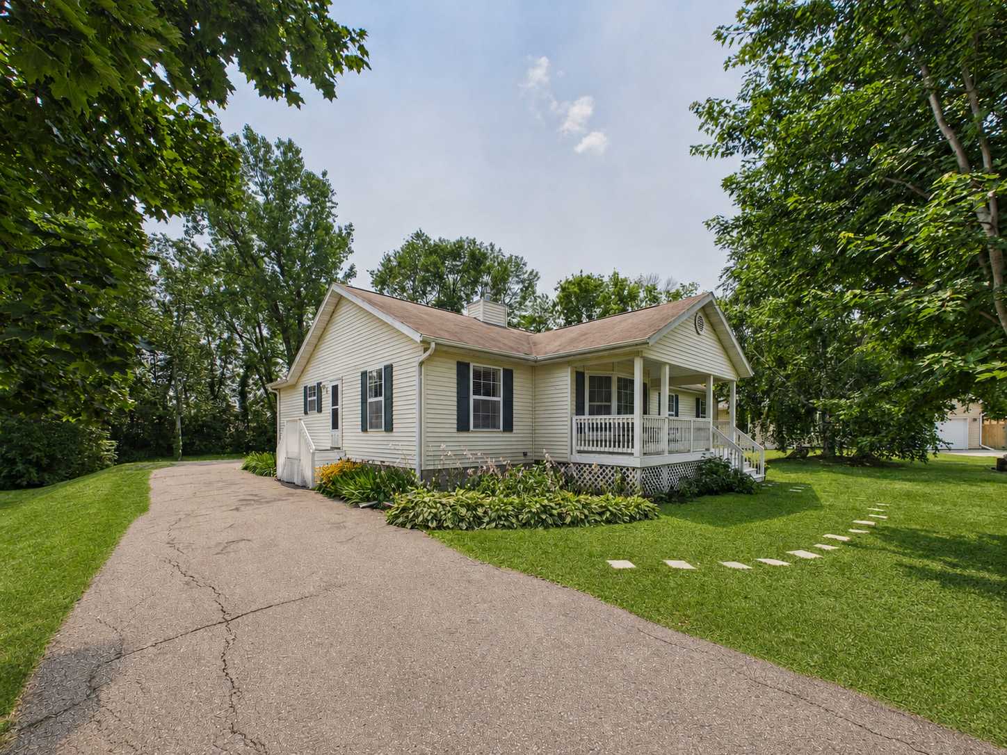 417 Countryside DR SE, Montgomery, MN 56069
